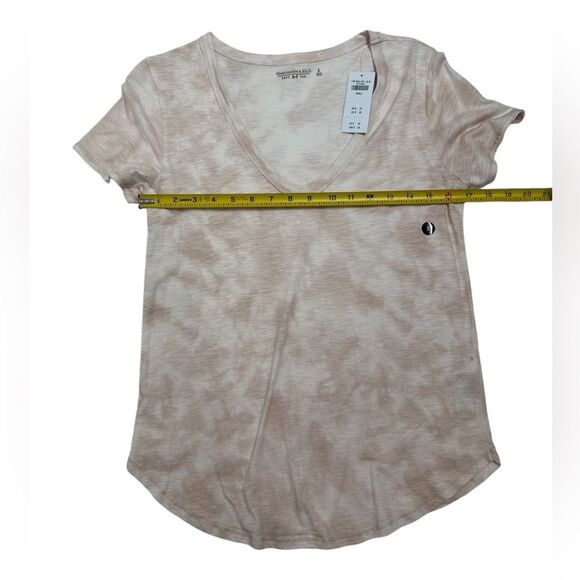 ABERCROMBIE AND FITCH V-neck Tee, Size SMALL - Picture 3 of 9